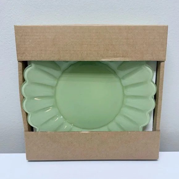 New! Target Bullseye Playground Set of Two Green Glass Plates, Spring 2026 - Picture 4 of 5